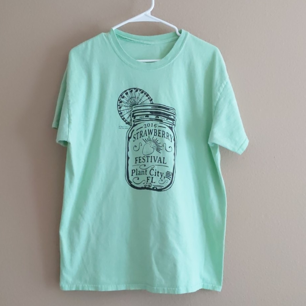 Vintage plant city FL Strawberry Festival shirt